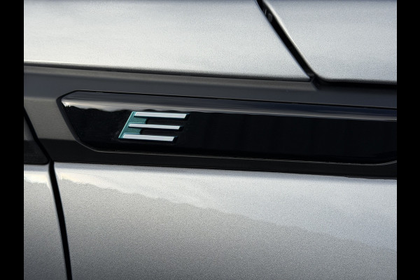 Peugeot e-2008 EV Allure 50 kWh (Keyless Entry - LED - Parkeersensoren V+A - Navigatie - Automatische Airco - 3D Cockpit - Apple Carplay)
