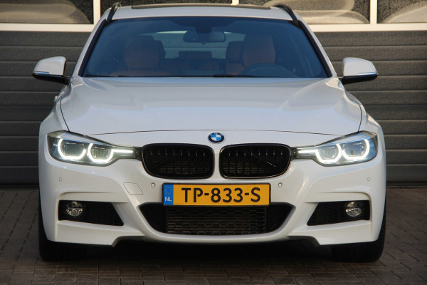BMW 3 Serie Touring 318i M Sport | 2E EIGENAAR | PANO-DAK | LEDER | HARMAN-KARDON | SPORTONDERSTEL | STOELVERW | NAVI | PDC | LED