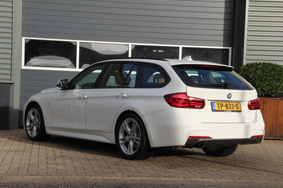 BMW 3 Serie Touring 318i M Sport | 2E EIGENAAR | PANO-DAK | LEDER | HARMAN-KARDON | SPORTONDERSTEL | STOELVERW | NAVI | PDC | LED