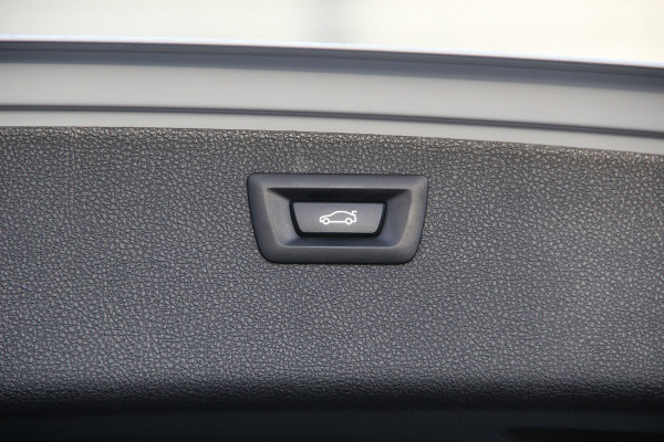 BMW 3 Serie Touring 318i M Sport | 2E EIGENAAR | PANO-DAK | LEDER | HARMAN-KARDON | SPORTONDERSTEL | STOELVERW | NAVI | PDC | LED