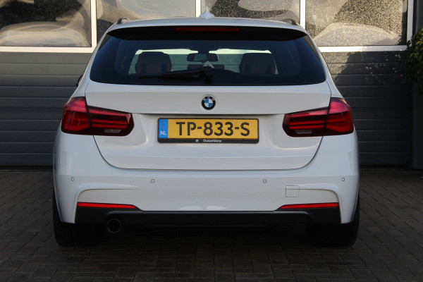 BMW 3 Serie Touring 318i M Sport | 2E EIGENAAR | PANO-DAK | LEDER | HARMAN-KARDON | SPORTONDERSTEL | STOELVERW | NAVI | PDC | LED
