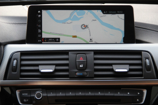 BMW 3 Serie Touring 318i M Sport | 2E EIGENAAR | PANO-DAK | LEDER | HARMAN-KARDON | SPORTONDERSTEL | STOELVERW | NAVI | PDC | LED