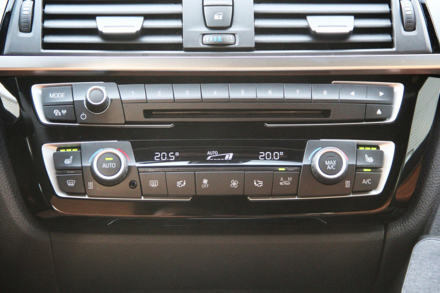 BMW 3 Serie Touring 318i M Sport | 2E EIGENAAR | PANO-DAK | LEDER | HARMAN-KARDON | SPORTONDERSTEL | STOELVERW | NAVI | PDC | LED