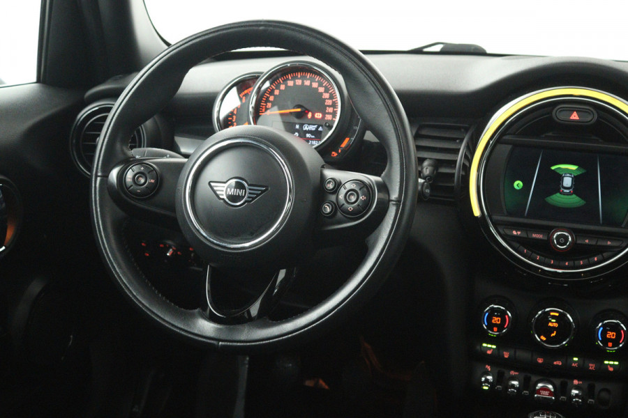 MINI Mini 1.5 Cooper Pepper (PANORAMADAK, STOELVERWARMING, CRUISE CONTROL, NAVIGATIE, PARKEERSENSOREN)