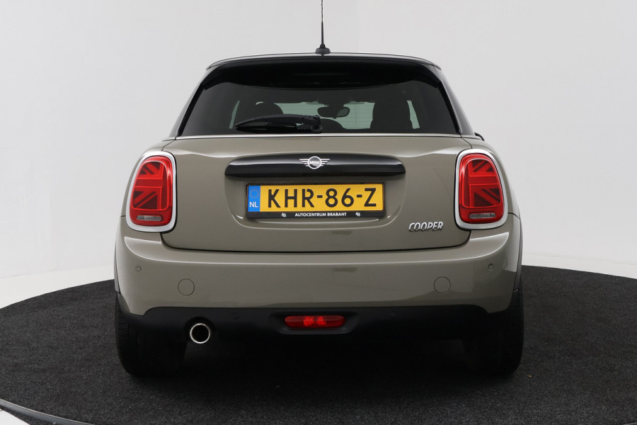 MINI Mini 1.5 Cooper Pepper (PANORAMADAK, STOELVERWARMING, CRUISE CONTROL, NAVIGATIE, PARKEERSENSOREN)