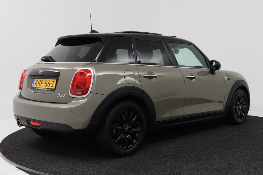 MINI Mini 1.5 Cooper Pepper (PANORAMADAK, STOELVERWARMING, CRUISE CONTROL, NAVIGATIE, PARKEERSENSOREN)