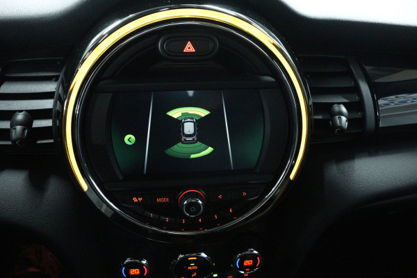 MINI Mini 1.5 Cooper Pepper (PANORAMADAK, STOELVERWARMING, CRUISE CONTROL, NAVIGATIE, PARKEERSENSOREN)
