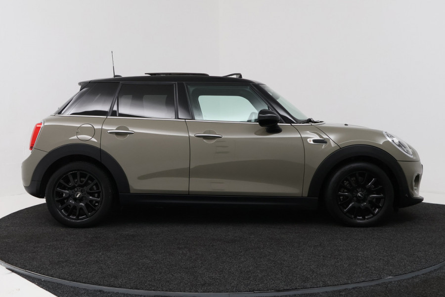 MINI Mini 1.5 Cooper Pepper (PANORAMADAK, STOELVERWARMING, CRUISE CONTROL, NAVIGATIE, PARKEERSENSOREN)