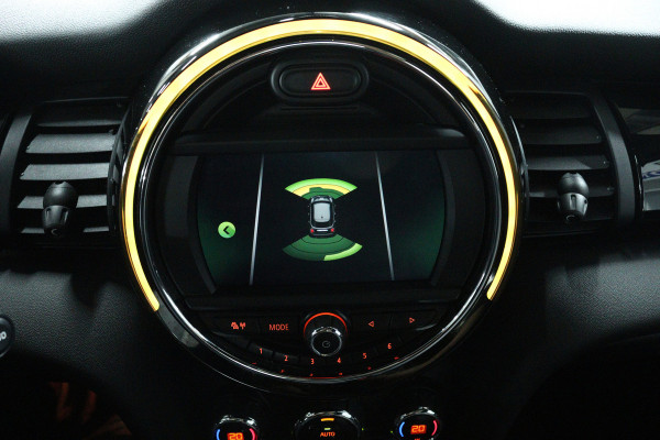 MINI Mini 1.5 Cooper Pepper (PANORAMADAK, STOELVERWARMING, CRUISE CONTROL, NAVIGATIE, PARKEERSENSOREN)