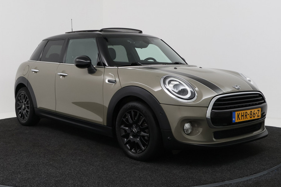 MINI Mini 1.5 Cooper Pepper (PANORAMADAK, STOELVERWARMING, CRUISE CONTROL, NAVIGATIE, PARKEERSENSOREN)