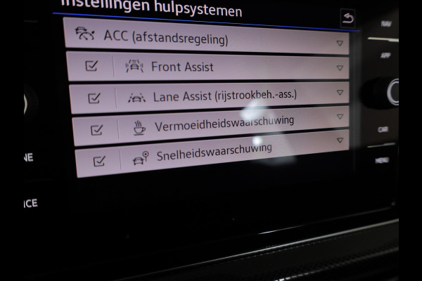 Volkswagen T-Cross 1.0 TSI Life Edition Goal 95PK | Navigatie | Parkeersensoren voor en achter | Stoelverwarming |