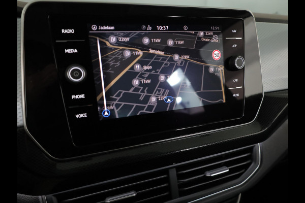 Volkswagen T-Cross 1.0 TSI Life Edition Goal 95PK | Navigatie | Parkeersensoren voor en achter | Stoelverwarming |