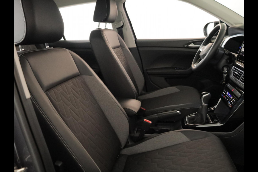 Volkswagen T-Cross 1.0 TSI Life Edition Goal 95PK | Navigatie | Parkeersensoren voor en achter | Stoelverwarming |