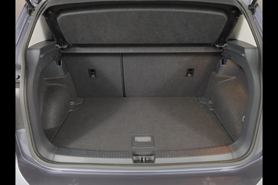 Volkswagen T-Cross 1.0 TSI Life Edition Goal 95PK | Navigatie | Parkeersensoren voor en achter | Stoelverwarming |