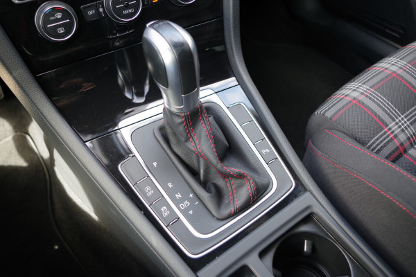 Volkswagen Golf 2.0 TSI GTI 245 PK Automaat Performance, Winterpakket, Digitale Cockpit, Carplay, Climate Control