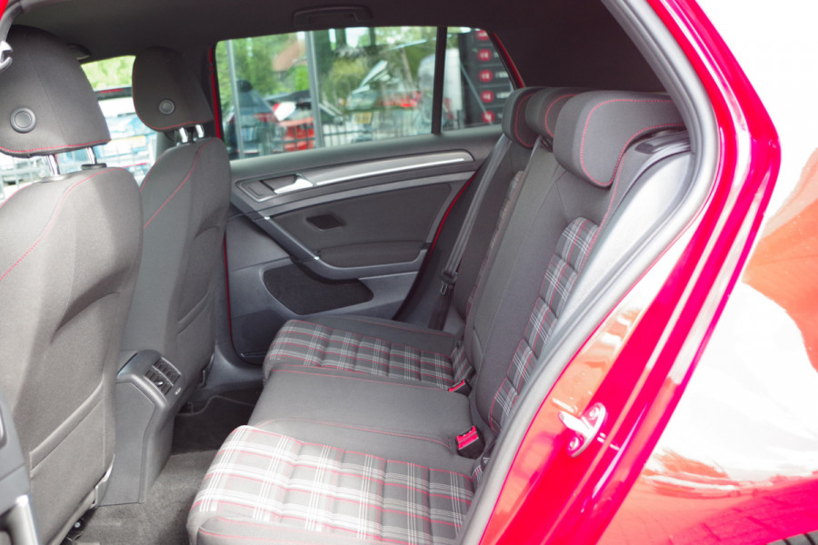 Volkswagen Golf 2.0 TSI GTI 245 PK Automaat Performance, Winterpakket, Digitale Cockpit, Carplay, Climate Control