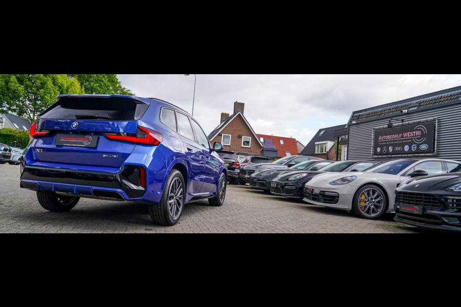 BMW X1 18i M-sport High Executive | HuD | Panorama | Harman/Kardon | incl BTW | M-pakket | Leder/Alcantara | Trekhaak elek | Lane