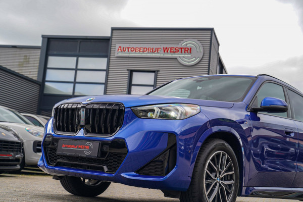 BMW X1 18i M-sport High Executive | HuD | Panorama | Harman/Kardon | incl BTW | M-pakket | Leder/Alcantara | Trekhaak elek | Lane