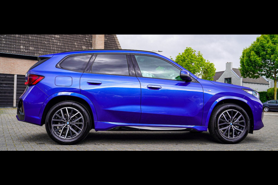 BMW X1 18i M-sport High Executive | HuD | Panorama | Harman/Kardon | incl BTW | M-pakket | Leder/Alcantara | Trekhaak elek | Lane