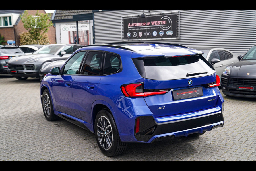 BMW X1 18i M-sport High Executive | HuD | Panorama | Harman/Kardon | incl BTW | M-pakket | Leder/Alcantara | Trekhaak elek | Lane
