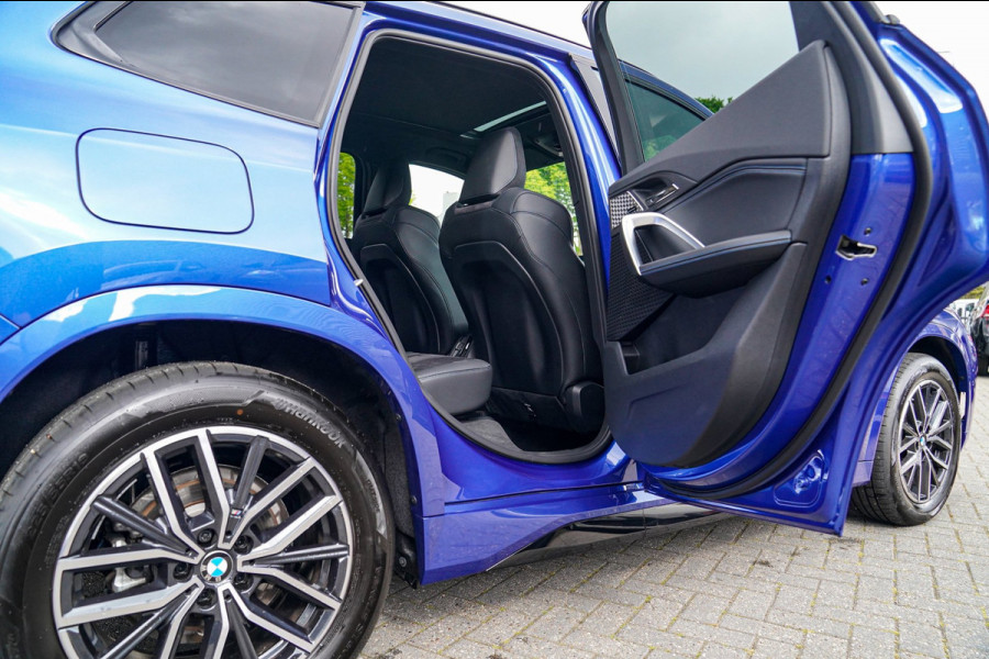 BMW X1 18i M-sport High Executive | HuD | Panorama | Harman/Kardon | incl BTW | M-pakket | Leder/Alcantara | Trekhaak elek | Lane