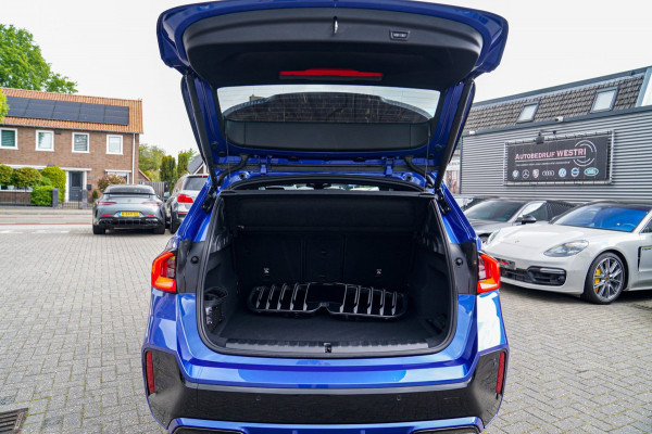 BMW X1 18i M-sport High Executive | HuD | Panorama | Harman/Kardon | incl BTW | M-pakket | Leder/Alcantara | Trekhaak elek | Lane