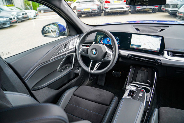 BMW X1 18i M-sport High Executive | HuD | Panorama | Harman/Kardon | incl BTW | M-pakket | Leder/Alcantara | Trekhaak elek | Lane