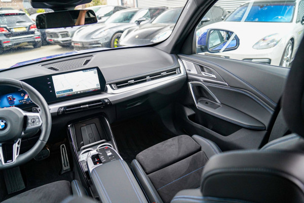 BMW X1 18i M-sport High Executive | HuD | Panorama | Harman/Kardon | incl BTW | M-pakket | Leder/Alcantara | Trekhaak elek | Lane