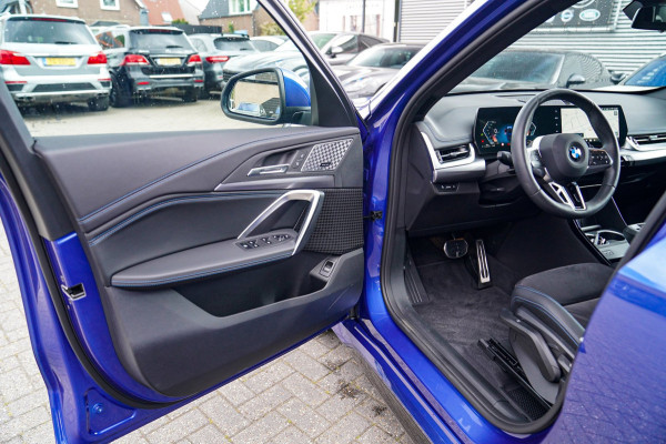 BMW X1 18i M-sport High Executive | HuD | Panorama | Harman/Kardon | incl BTW | M-pakket | Leder/Alcantara | Trekhaak elek | Lane