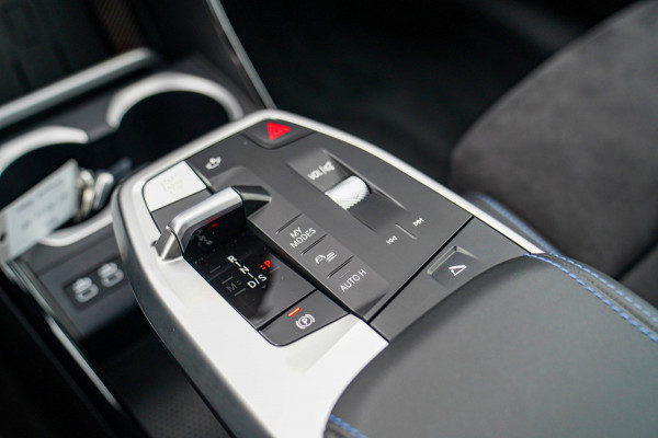 BMW X1 18i M-sport High Executive | HuD | Panorama | Harman/Kardon | incl BTW | M-pakket | Leder/Alcantara | Trekhaak elek | Lane