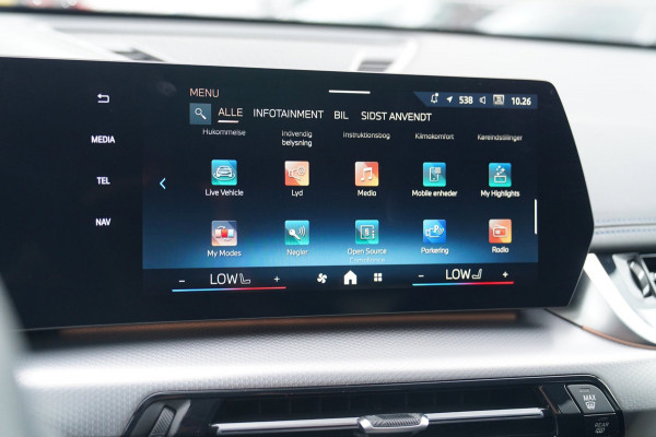 BMW X1 18i M-sport High Executive | HuD | Panorama | Harman/Kardon | incl BTW | M-pakket | Leder/Alcantara | Trekhaak elek | Lane