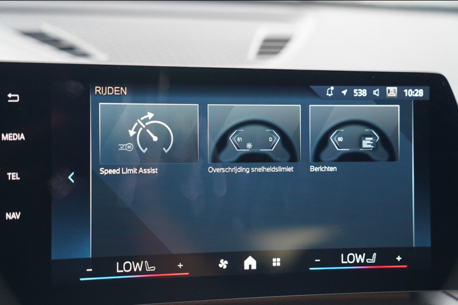 BMW X1 18i M-sport High Executive | HuD | Panorama | Harman/Kardon | incl BTW | M-pakket | Leder/Alcantara | Trekhaak elek | Lane