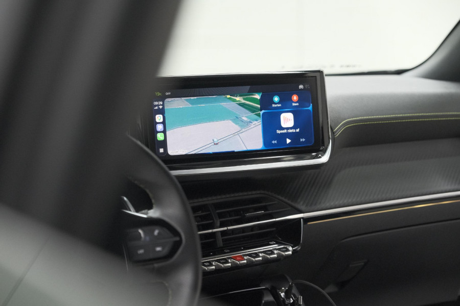 Peugeot 2008 PureTech 130 EAT8 GT | Camera | Apple Carplay | Parkeersensoren | 17 Inch Lichtmetalen Velgen