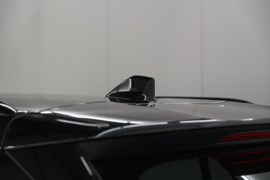 Peugeot 2008 PureTech 130 EAT8 GT | Camera | Apple Carplay | Parkeersensoren | 17 Inch Lichtmetalen Velgen
