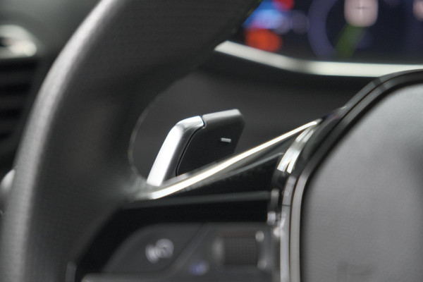 Peugeot 2008 PureTech 130 EAT8 GT | Camera | Apple Carplay | Parkeersensoren | 17 Inch Lichtmetalen Velgen