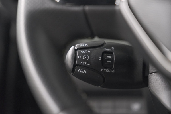 Peugeot 2008 PureTech 130 EAT8 GT | Camera | Apple Carplay | Parkeersensoren | 17 Inch Lichtmetalen Velgen