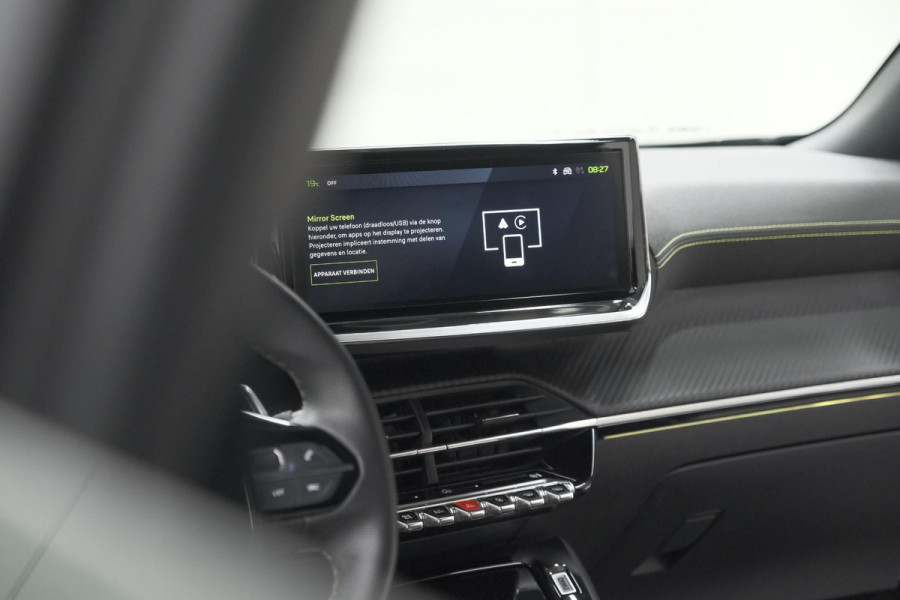 Peugeot 2008 PureTech 130 EAT8 GT | Camera | Apple Carplay | Parkeersensoren | 17 Inch Lichtmetalen Velgen