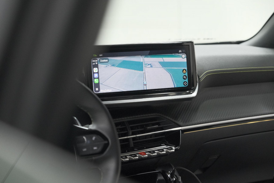 Peugeot 2008 PureTech 130 EAT8 GT | Camera | Apple Carplay | Parkeersensoren | 17 Inch Lichtmetalen Velgen