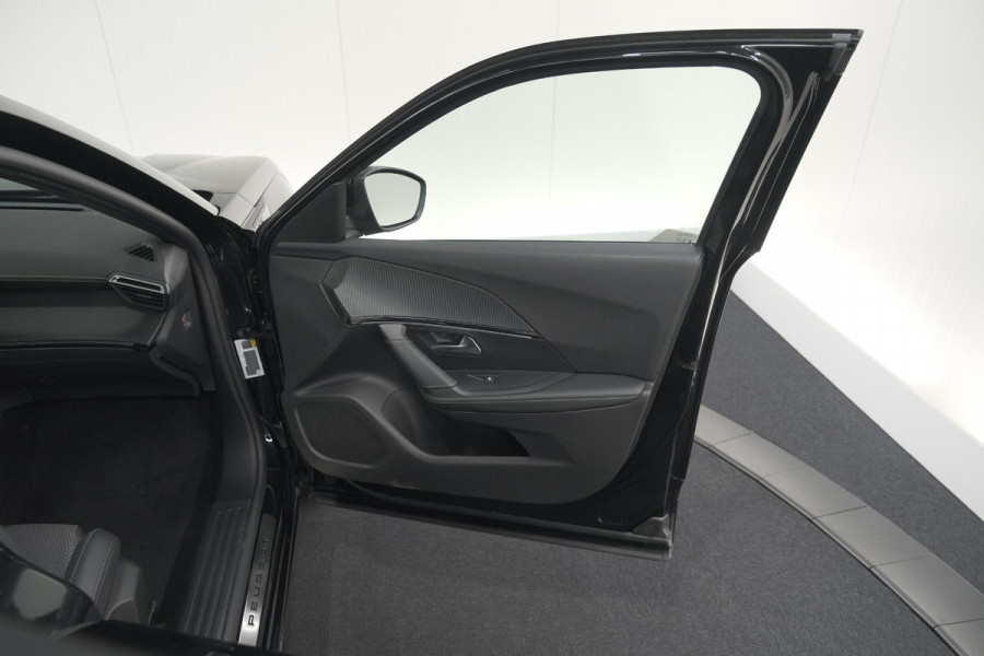 Peugeot 2008 PureTech 130 EAT8 GT | Camera | Apple Carplay | Parkeersensoren | 17 Inch Lichtmetalen Velgen