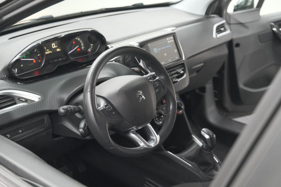Peugeot 208 PureTech 82 Signature | Trekhaak | Parkeersensoren | Apple Carplay | Navigatie