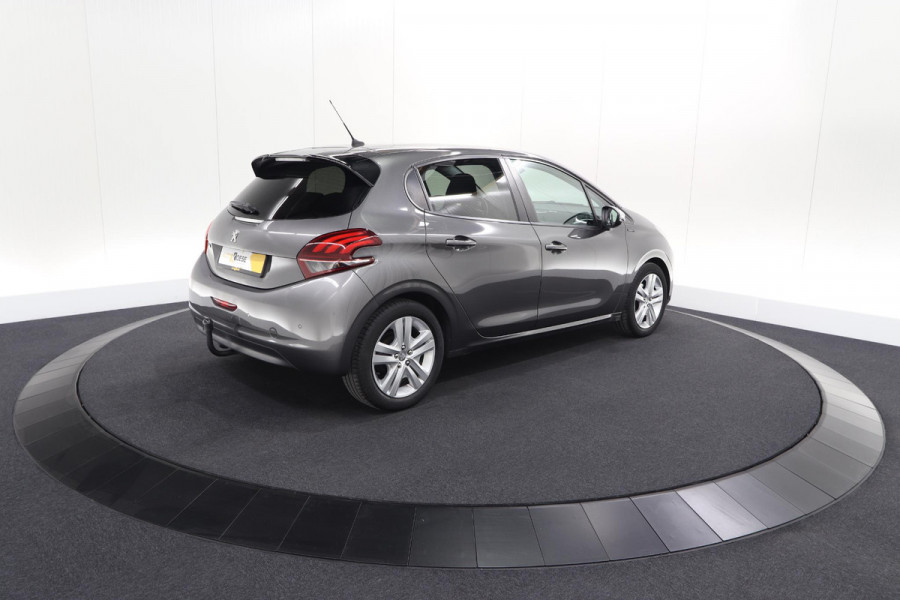 Peugeot 208 PureTech 82 Signature | Trekhaak | Parkeersensoren | Apple Carplay | Navigatie
