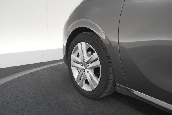 Peugeot 208 PureTech 82 Signature | Trekhaak | Parkeersensoren | Apple Carplay | Navigatie