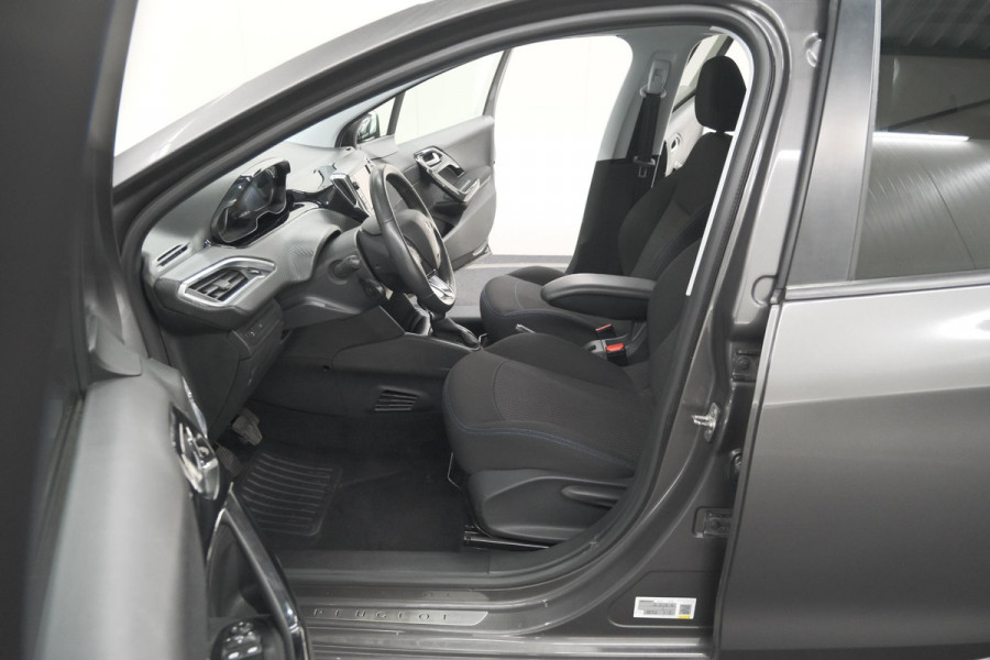 Peugeot 208 PureTech 82 Signature | Trekhaak | Parkeersensoren | Apple Carplay | Navigatie