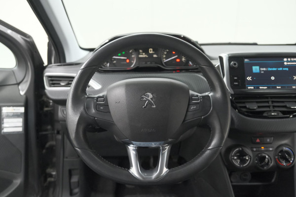 Peugeot 208 PureTech 82 Signature | Trekhaak | Parkeersensoren | Apple Carplay | Navigatie