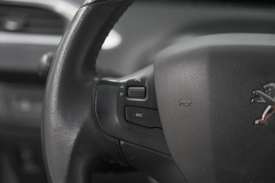 Peugeot 208 PureTech 82 Signature | Trekhaak | Parkeersensoren | Apple Carplay | Navigatie