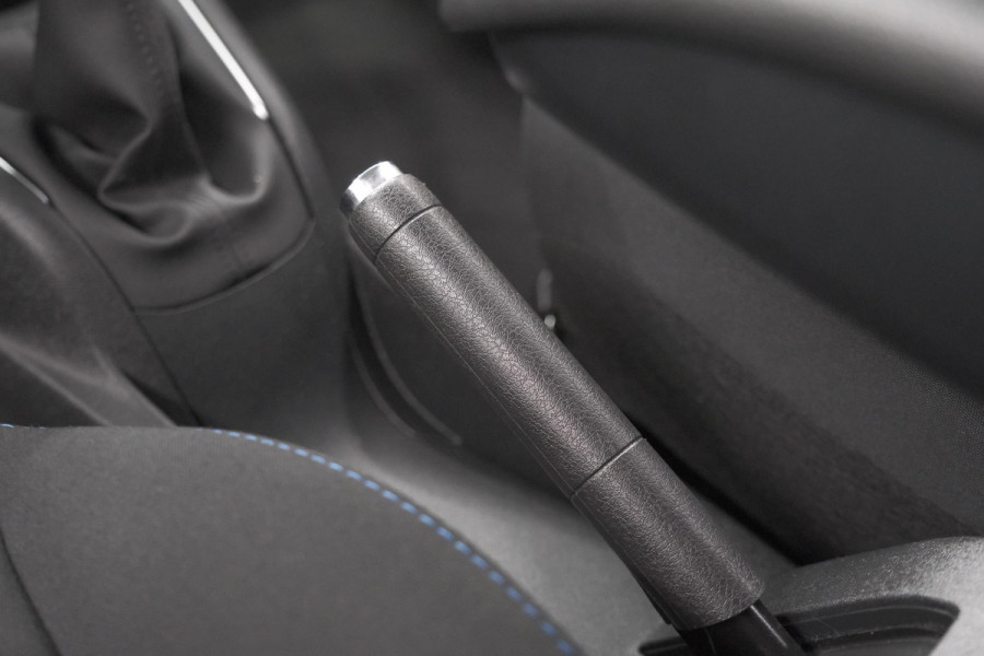 Peugeot 208 PureTech 82 Signature | Trekhaak | Parkeersensoren | Apple Carplay | Navigatie