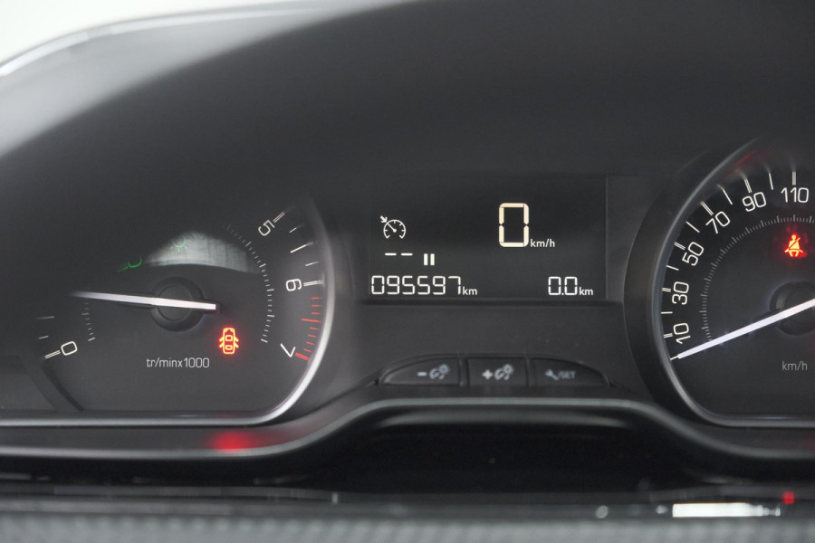 Peugeot 208 PureTech 82 Signature | Trekhaak | Parkeersensoren | Apple Carplay | Navigatie