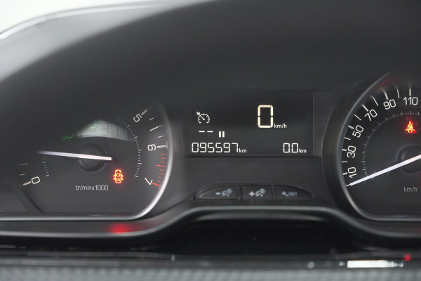 Peugeot 208 PureTech 82 Signature | Trekhaak | Parkeersensoren | Apple Carplay | Navigatie