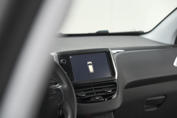 Peugeot 208 PureTech 82 Signature | Trekhaak | Parkeersensoren | Apple Carplay | Navigatie