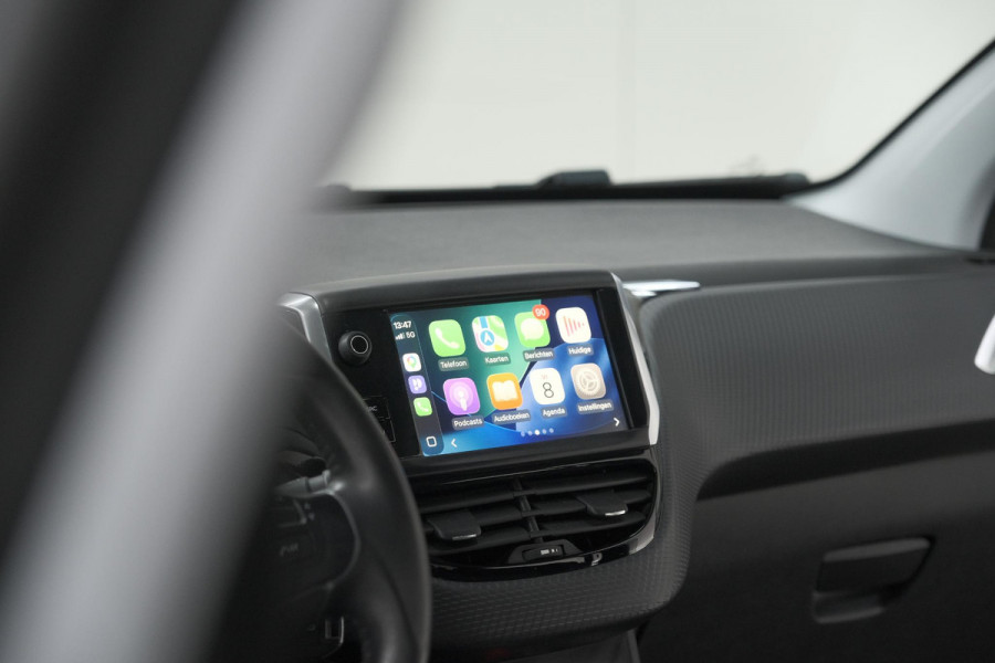 Peugeot 208 PureTech 82 Signature | Trekhaak | Parkeersensoren | Apple Carplay | Navigatie
